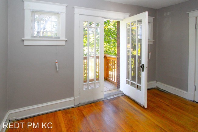 Foto del edificio - 3113-3123 Thompson Ave