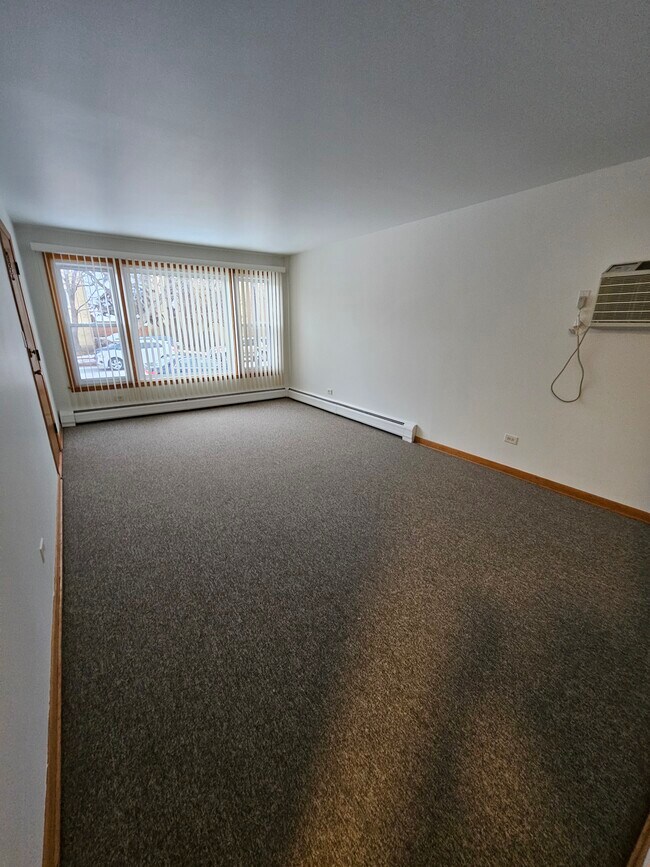 Foto del edificio - 6313 W Montrose Ave