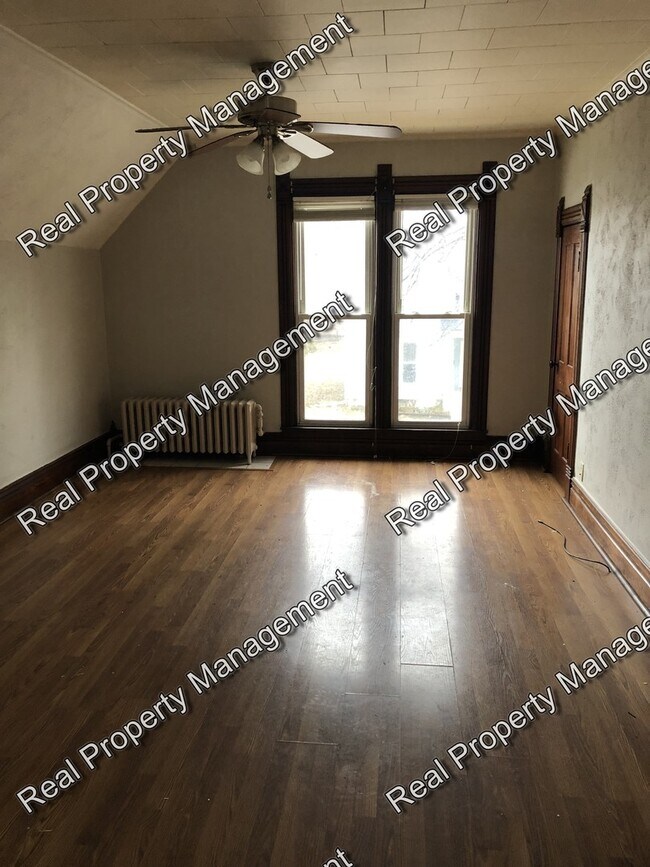 Foto del edificio - One Bedroom Second Floor