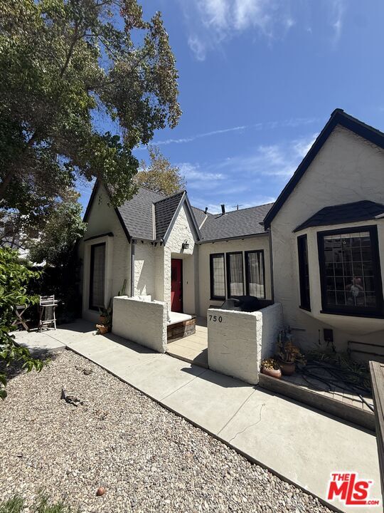 Building Photo - 750 N Martel Ave