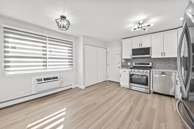 Building Photo - 15290 El Cameno Terrace