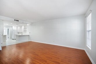 Building Photo - 329 Legare Ct