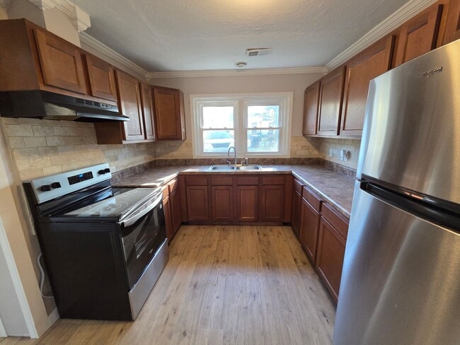 Building Photo - Charming 3-Bedroom Ranch Home with Fenced ...