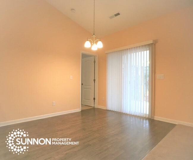 Building Photo - Beautiful 3BR 2BA Ranch with Backyard Oasis