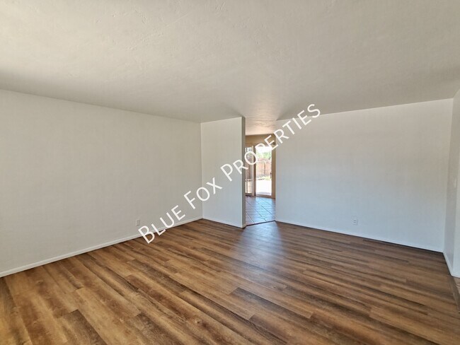 Foto del edificio - 3857 E Edison Pl