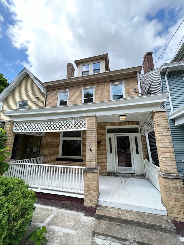 Primary Photo - Newly Renovated 4 Bedroom, 1 Bathroom in P...