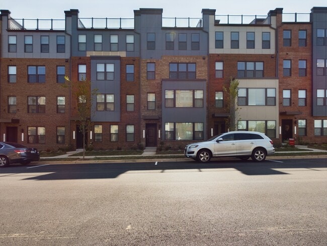 Building Photo - 43801 Middleway Ter