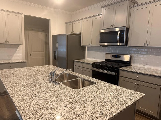 Foto del edificio - Room in Townhome on Poppy Ct