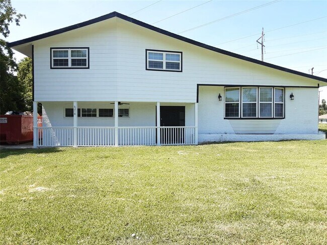 Building Photo - 6218 Carver Ave
