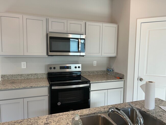 Foto del edificio - 329 Pickel Dr