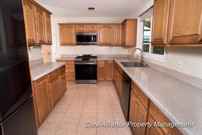 Building Photo - 6533 Cleomoore Ave