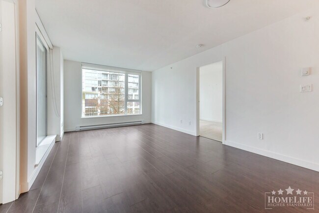 Building Photo - 2 Bed, 2 Bath Condo for Rent in Surrey!