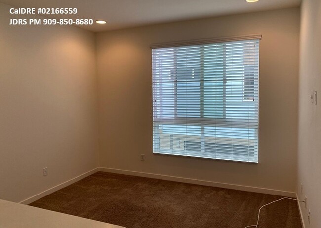 Foto del edificio - Los Angeles 2-bedroom Townhome