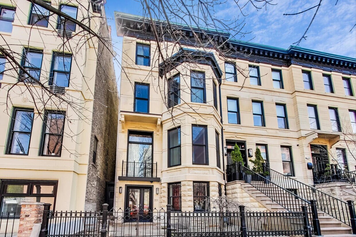 Primary Photo - 351 W Belden Ave