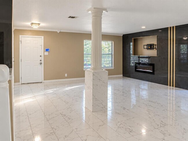 Building Photo - 720 Justeford Dr