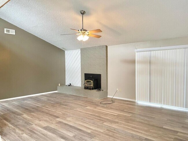 Foto del edificio - 4819 NE Winfield Cir