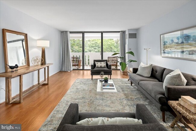 Foto del edificio - 6101 Edsall Rd