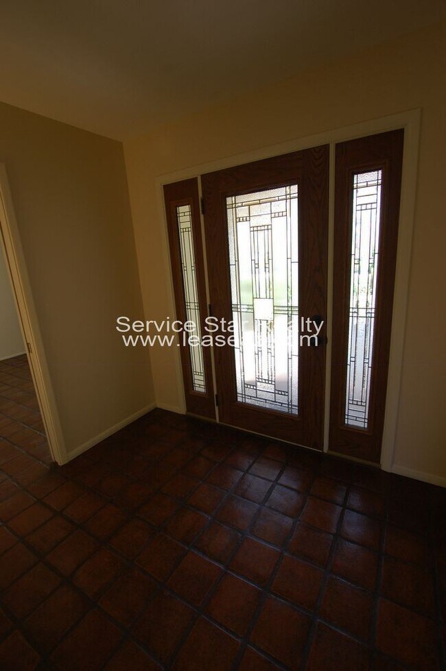 Building Photo - 2 bed 2 bath Townhome in Biltmore area