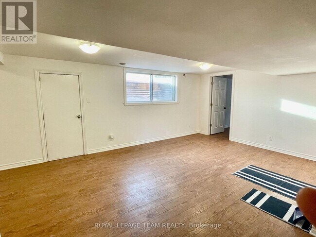 Photo du bâtiment - 1627 Chaucer Ave