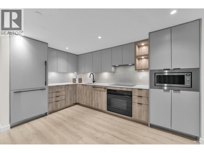 Building Photo - 755 Harbourside Dr