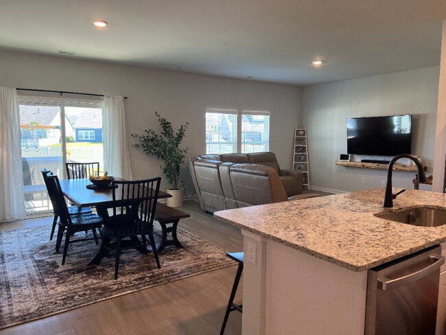 Foto del edificio - 8100 Forest Edge Dr