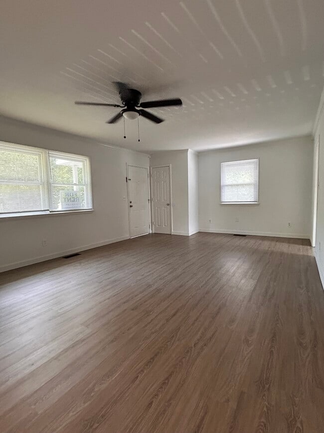 Building Photo - 233 Wood Dale Dr