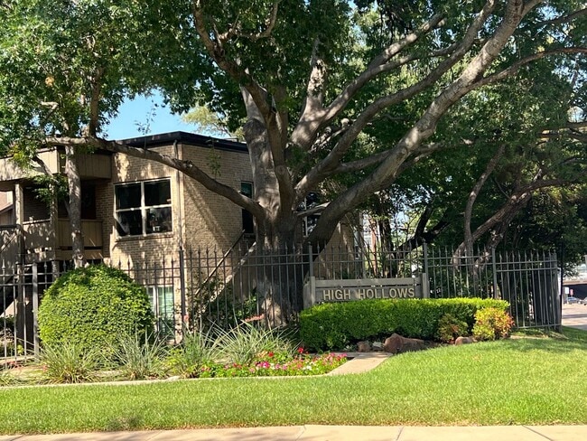 Photo - 10432 High Hollows Drive House