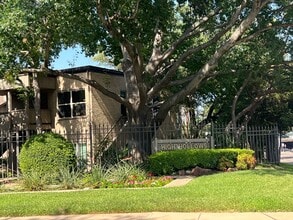Building Photo - 10432 High Hollows Dr