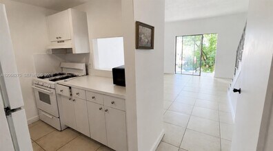Building Photo - 1305 W 53rd St