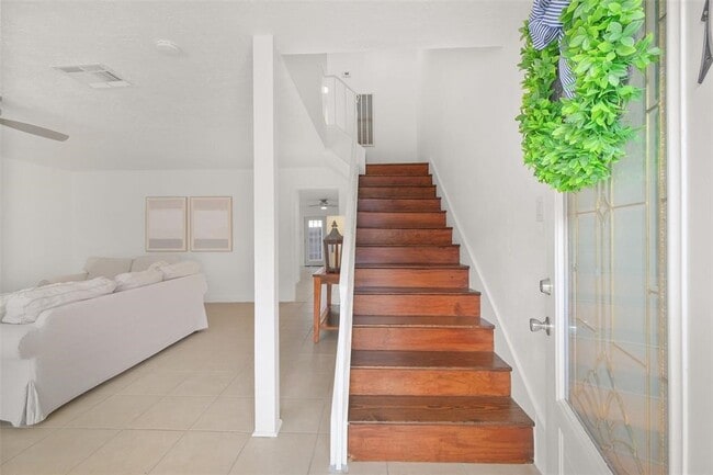 Building Photo - 3371 Continental Dr