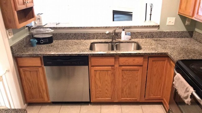 Building Photo - Spacious 3BR 2 BA Condo in Mason
