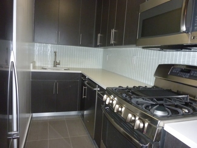 Building Photo - 400 W 53rd St