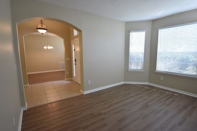Building Photo - 105 Magnolia Park Trl