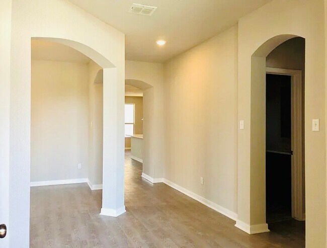 Foto del edificio - 2708 Beutel Rd