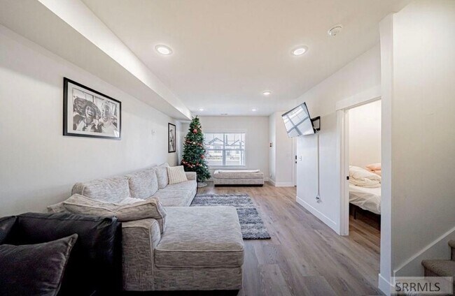 Foto del edificio - Like-New 3BD/2.5BA Home | Garage + Fenced Yard + W/D Included! $500.00 Rent Credit for the month ...