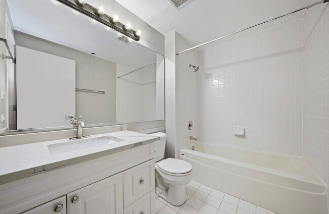 Foto del edificio - 1801 S Michigan Ave