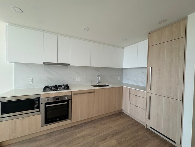 Building Photo - 308 Alderson Av