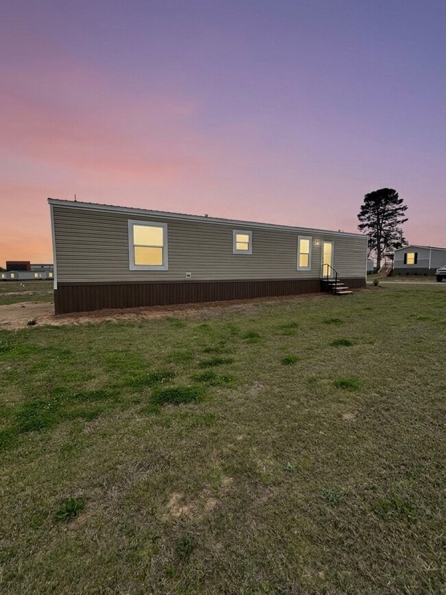 Building Photo - 3000 Lee Rd 10