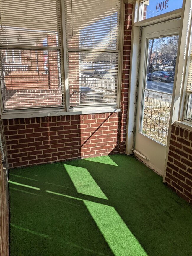 Building Photo - Welcome Home! 3BR/1BA for $1400.00/Month