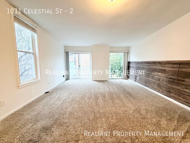 Foto del edificio - 1031 Celestial St.