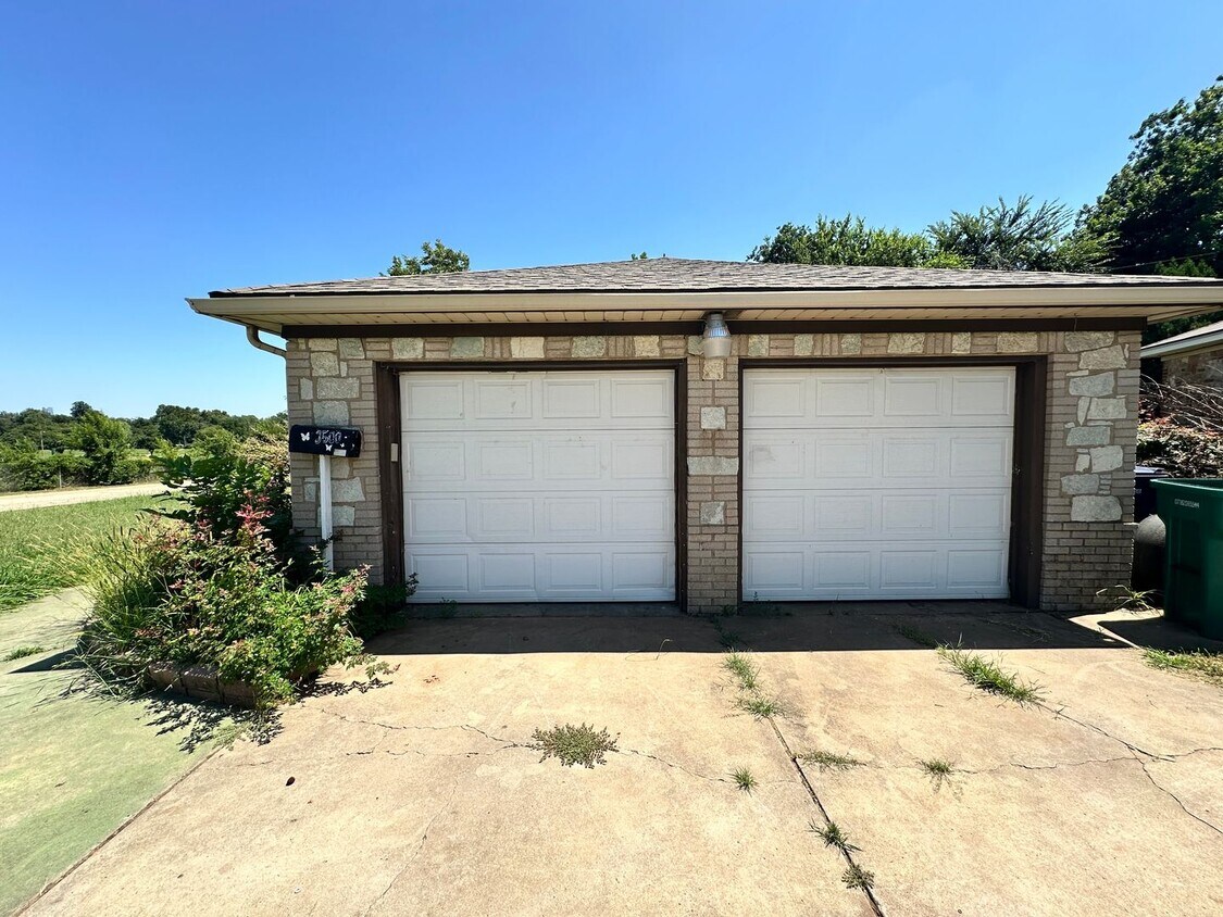 Primary Photo - 3 Bed, 1 Bath Home with 2-Car Garage – Gre...