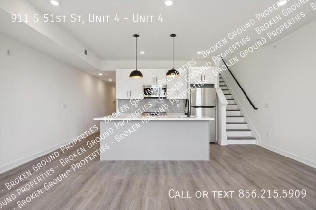 Building Photo - 911 S 51st St