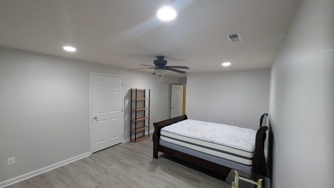 Building Photo - 4688 Woodland Rd