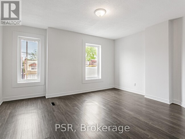 Photo du bâtiment - 2042-2042 Dundas St W