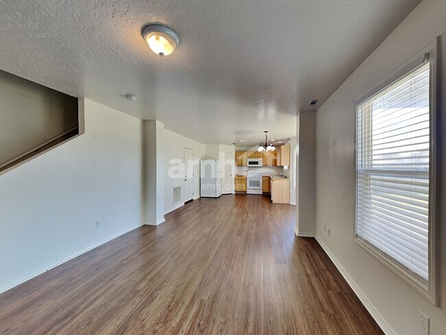 Foto del edificio - 1285 N Meadowhills Ave