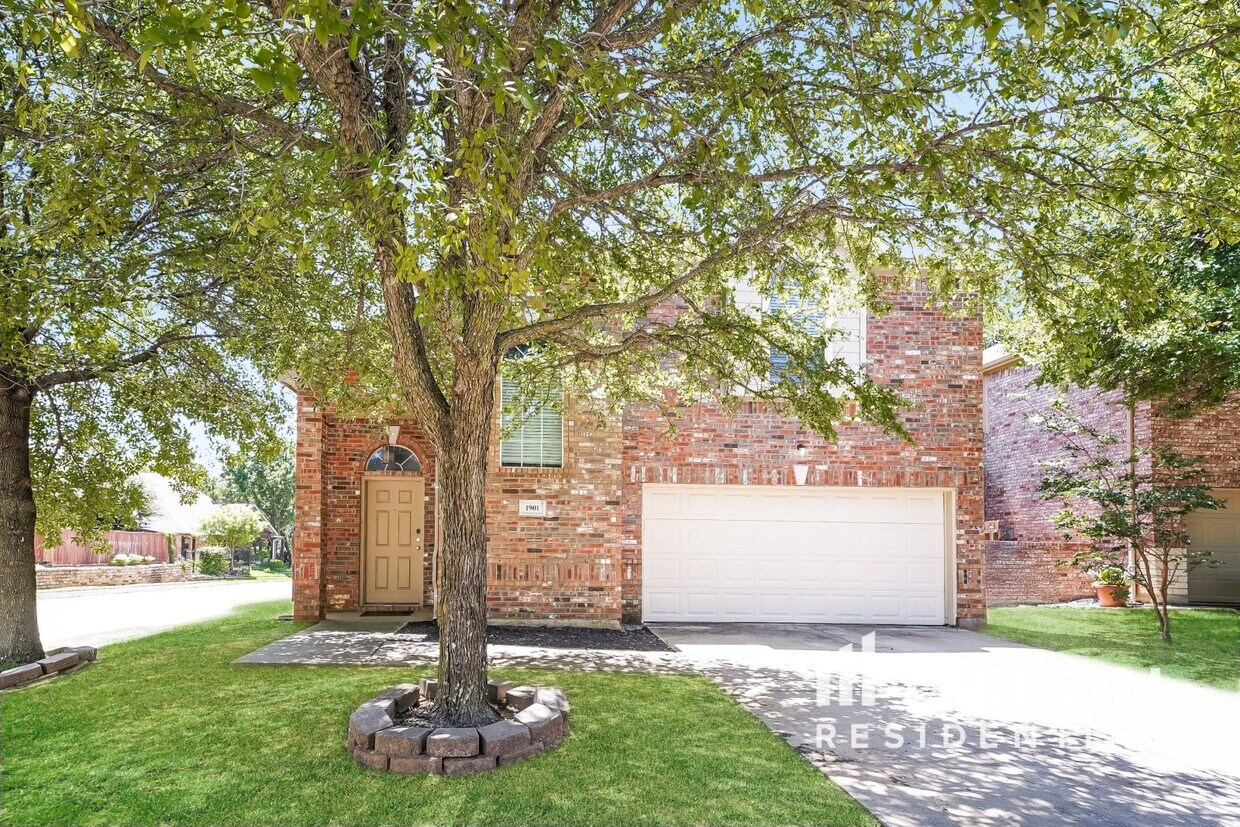 Foto principal - 1901 Francis Ct