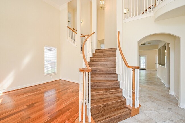 Foto del edificio - 1547 Lakeside Enclave Dr