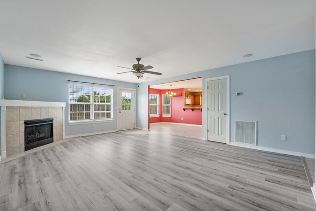 Foto del edificio - Charming 3-Bedroom, 2-Bathroom Home for Rent in Bentonville