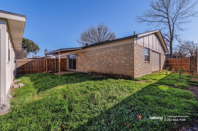 Building Photo - 3009 Shenandoah Dr