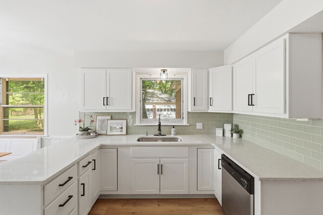 Building Photo - 1905 Millbank St SE